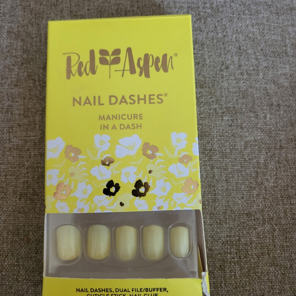 RED ASPEN NAILS